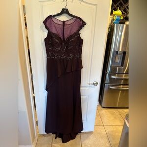 Feriani couture Beaded floral appliqué sheath gown illusion high neck plum sz 16